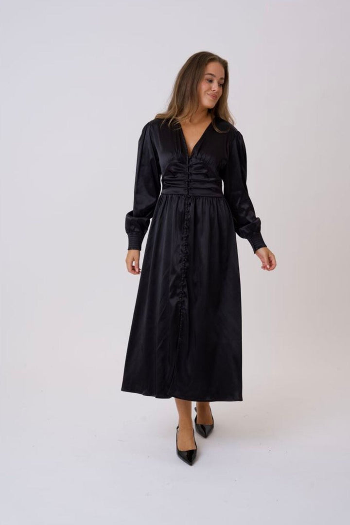 BYIC - Adelic Long Dress A2327 - Black Satin Kjoler 