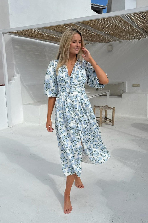 BYIC - Adelic Long Dress A2327 - Blue Hydrangea Print Kjoler 
