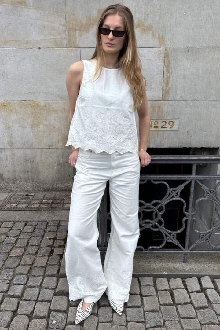Global Funk - Rihne Scallop-G - 800 White T-shirts 