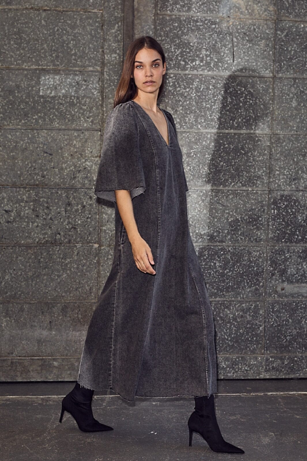 Haute L'Amitié - Denim Hem Dress Black HL10357 - Washed Black Kjoler 