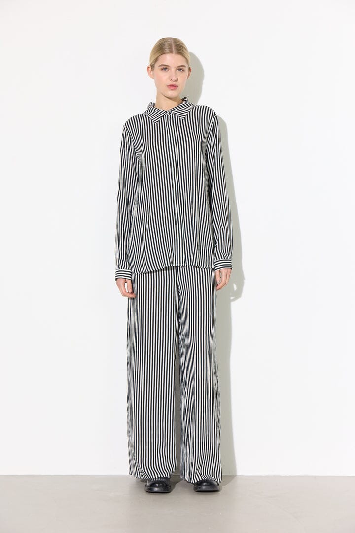 Hunkøn - Vicky Shirt 25980 - Black Striped Skjorter 