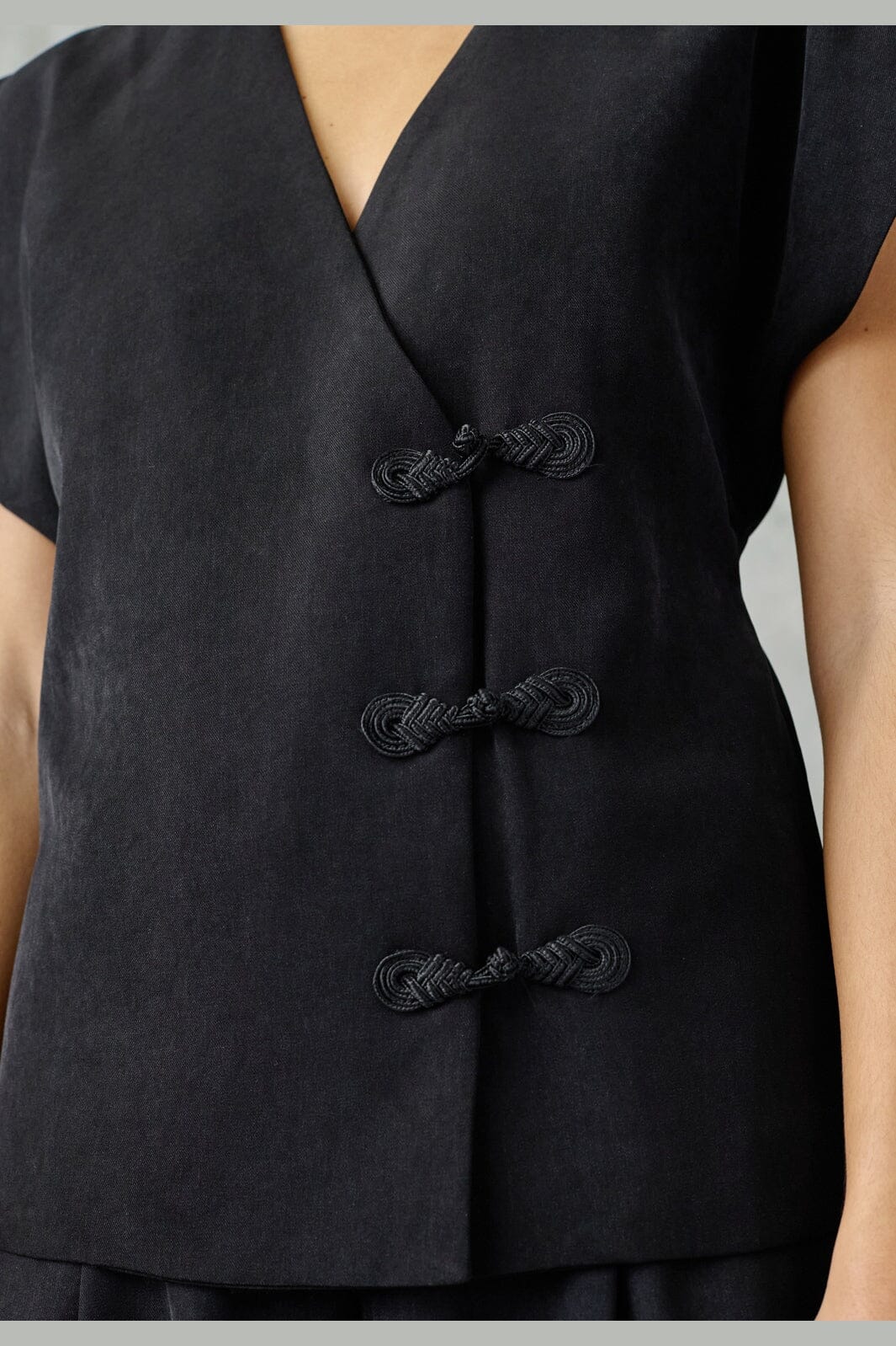 Love & Divine - Love1632 20241 - 000 - Black
