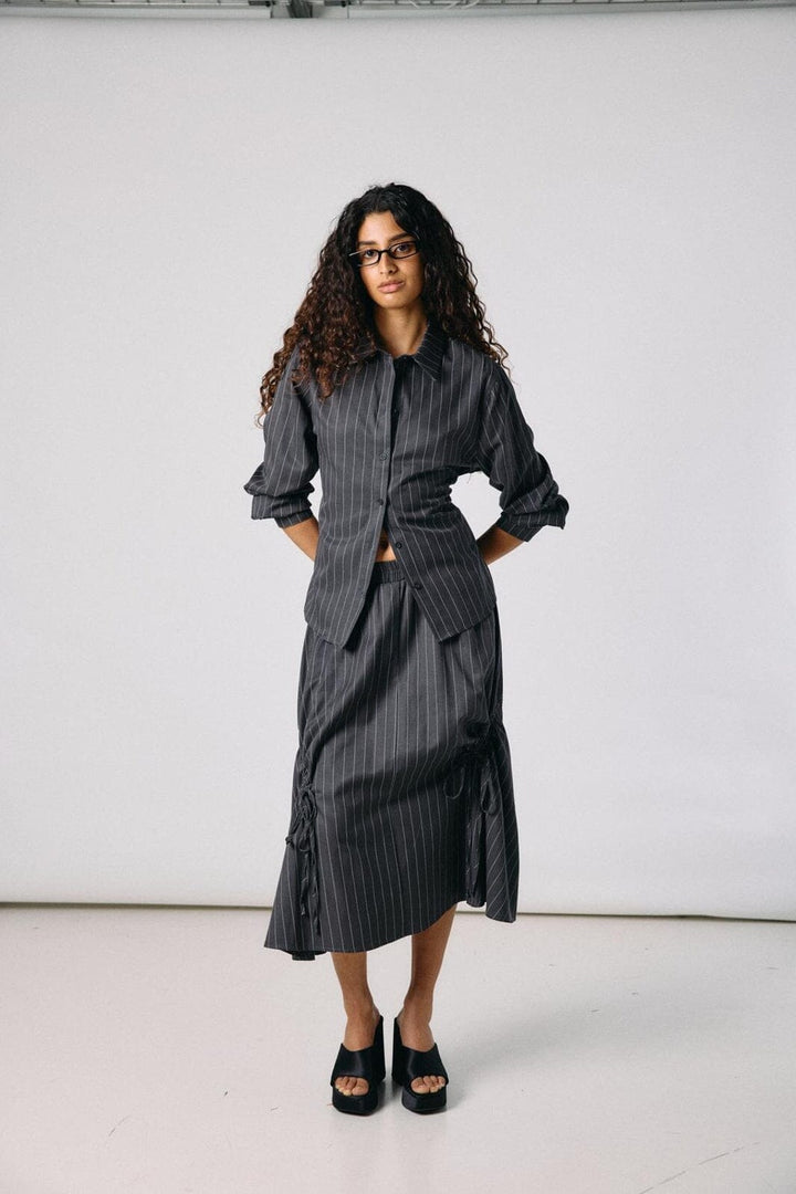 Noisy May - Nmjuniper String Detail Midi Skirt - 5175239 Charcoal Gray Pinstripe