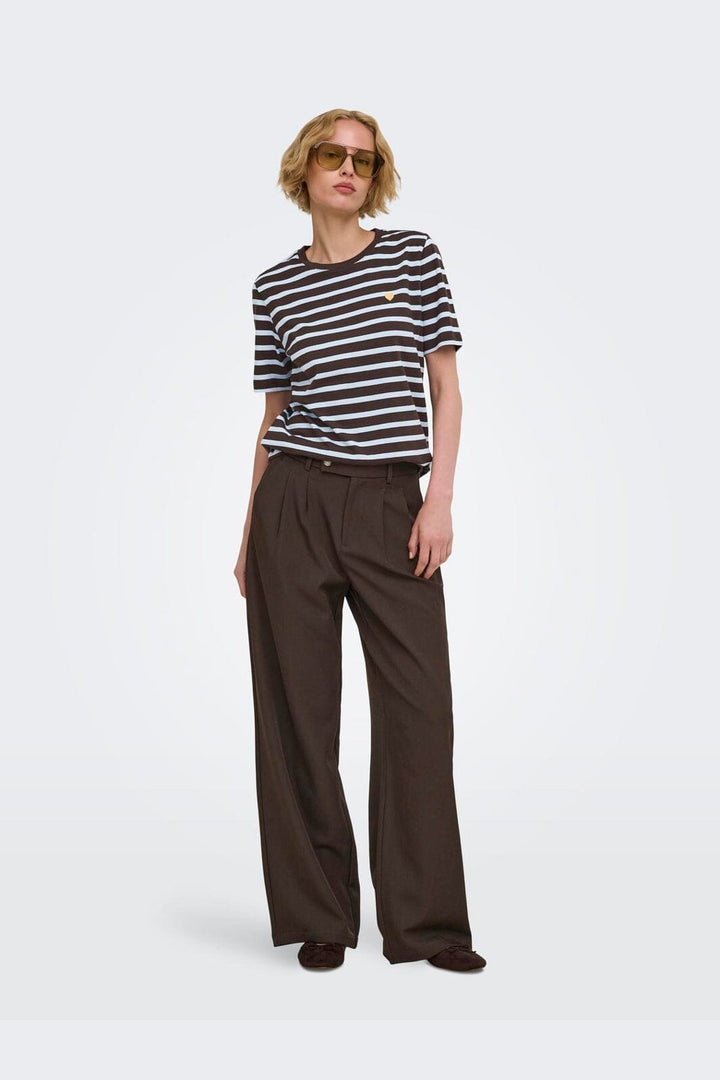 Only - Onlhappy S/S Emb Top - 5204484 Coffee Bean Chambray Blue (Liv) - Brown Emb Heart