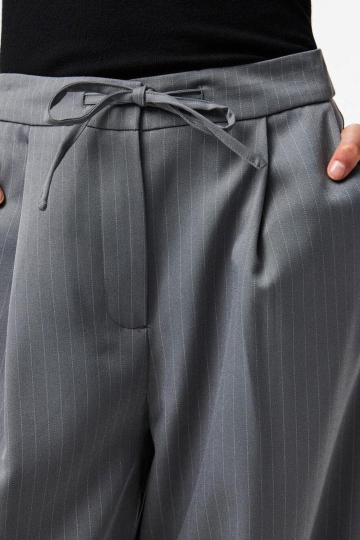 Pieces - Pcfalka Pinstriped Tie Pants - 4983919 Grey Pinstripe