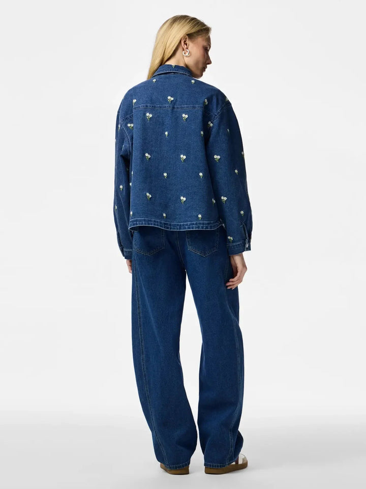 Pieces - Pcflora Ls Denim Emb Shirt - 5068168 Medium Blue Denim White Flower Embroidery Skjorter 