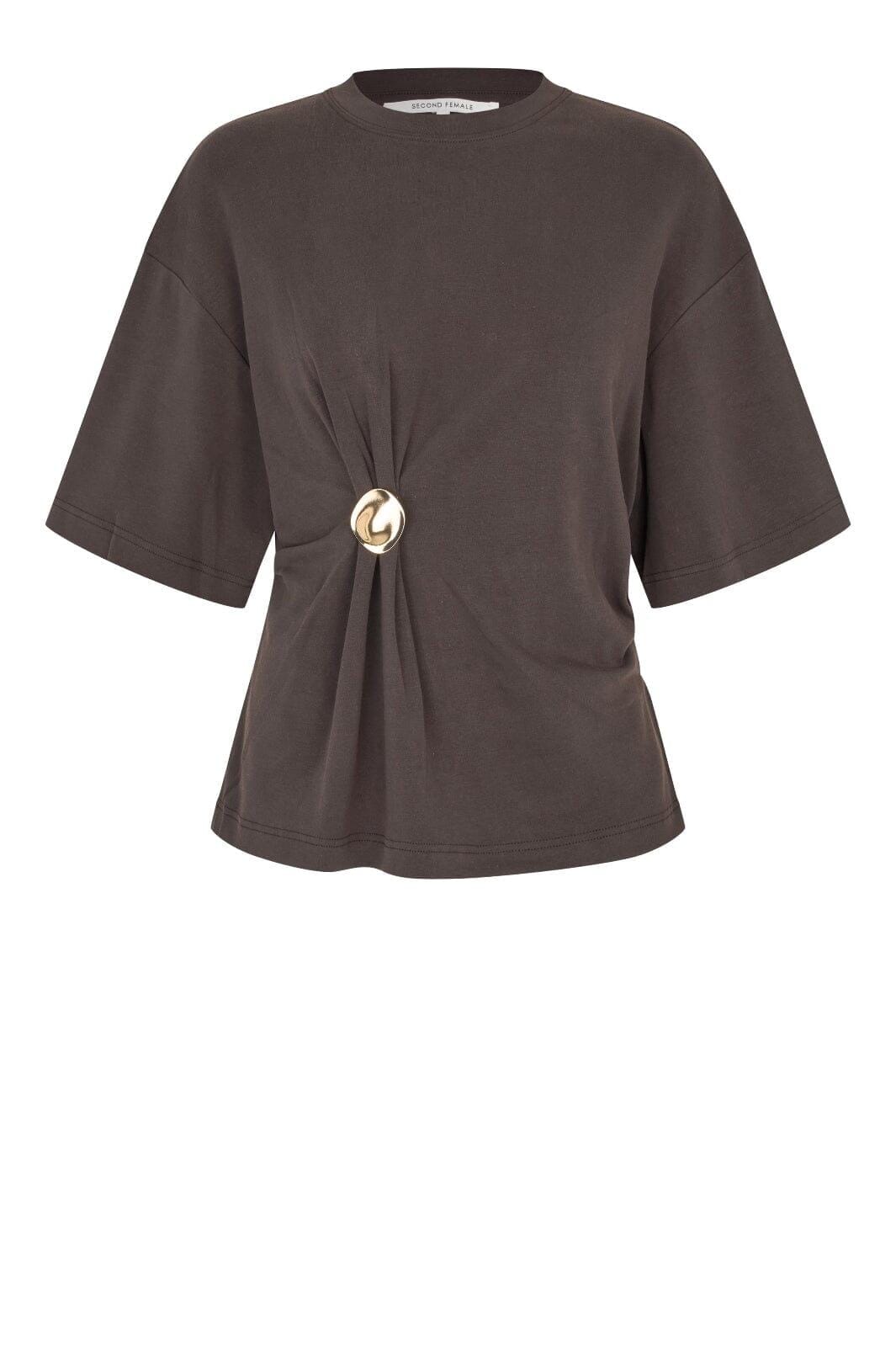 Second Female - Enora Brooch Tee 60432 - 6150 Chocolate Torte Bluser 
